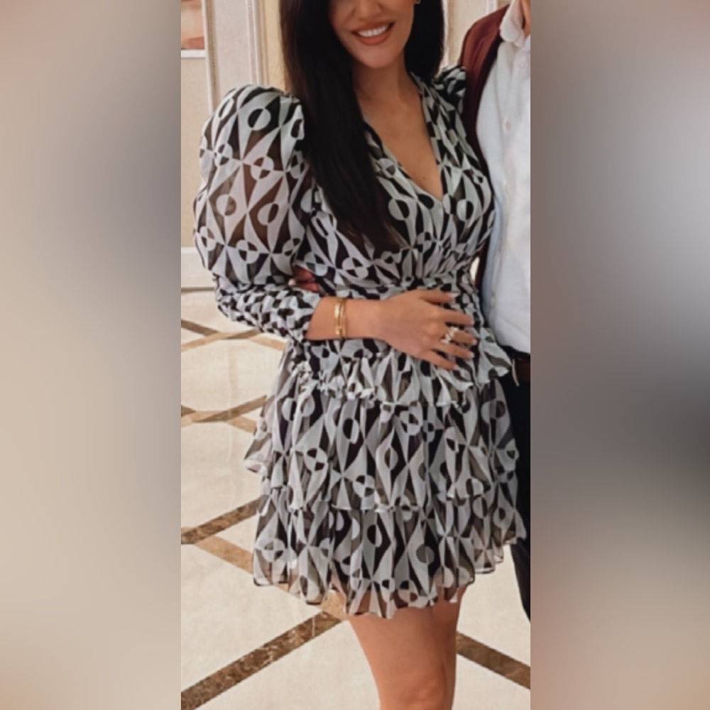 Beautiful elegant puffy shoulder dress